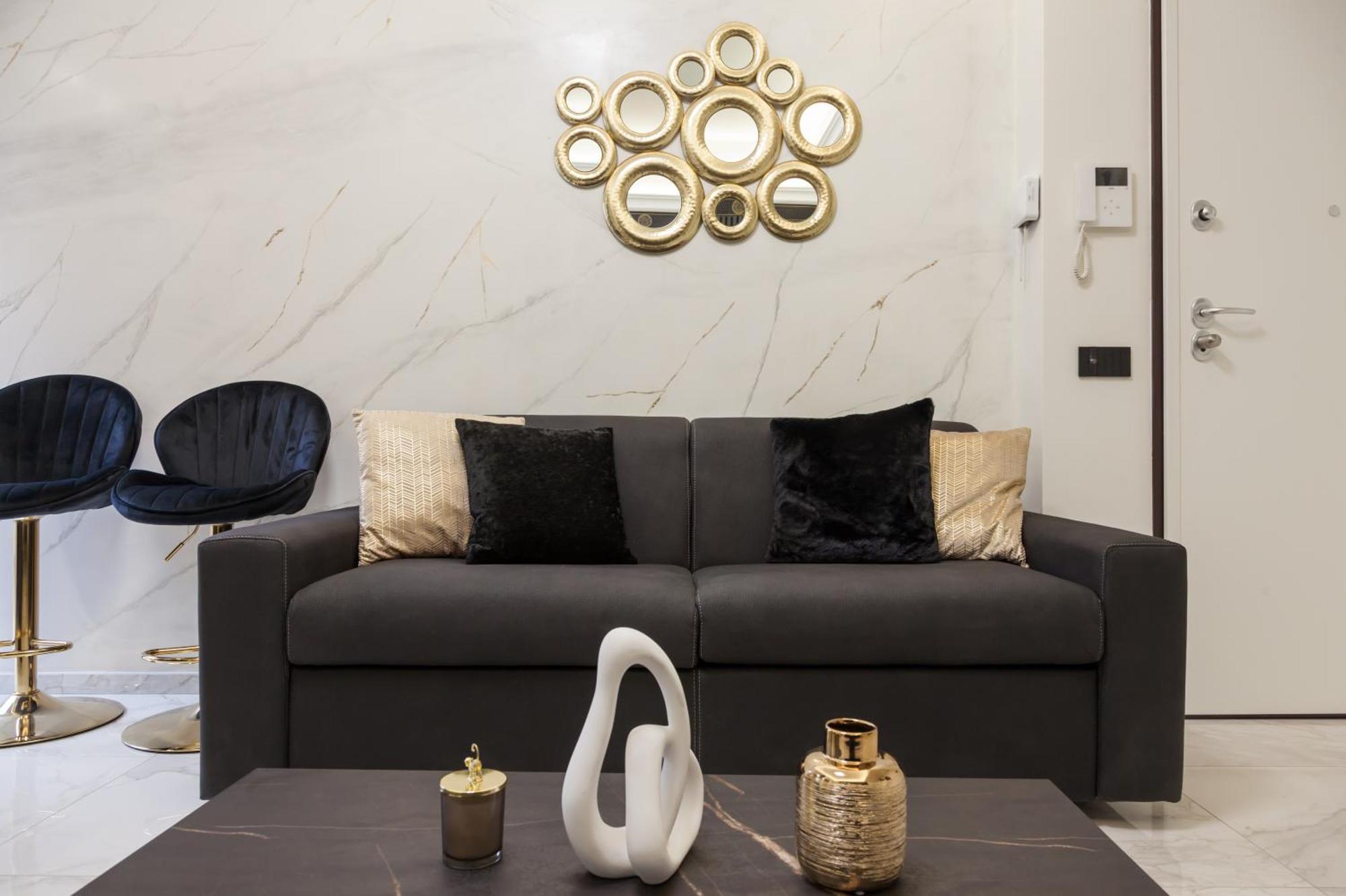 Italian Fashion Suite - Luxurious Marble City Center ميلان المظهر الخارجي الصورة