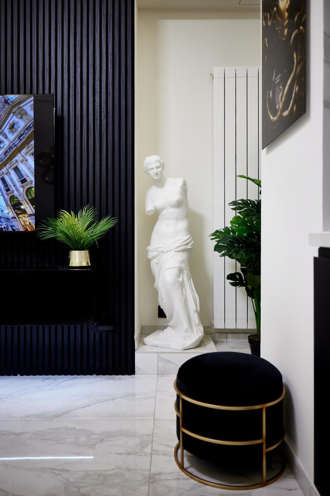 Italian Fashion Suite - Luxurious Marble City Center ميلان المظهر الخارجي الصورة